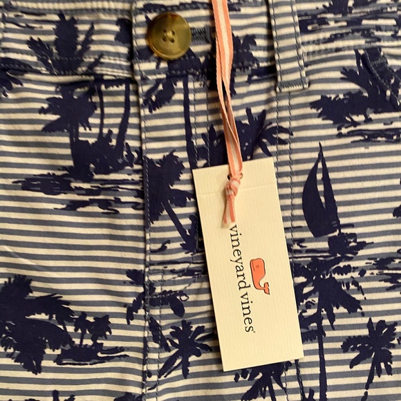 Vineyard Vines Island Scene Skinny Cargo! NWT! - Picture 2 of 5